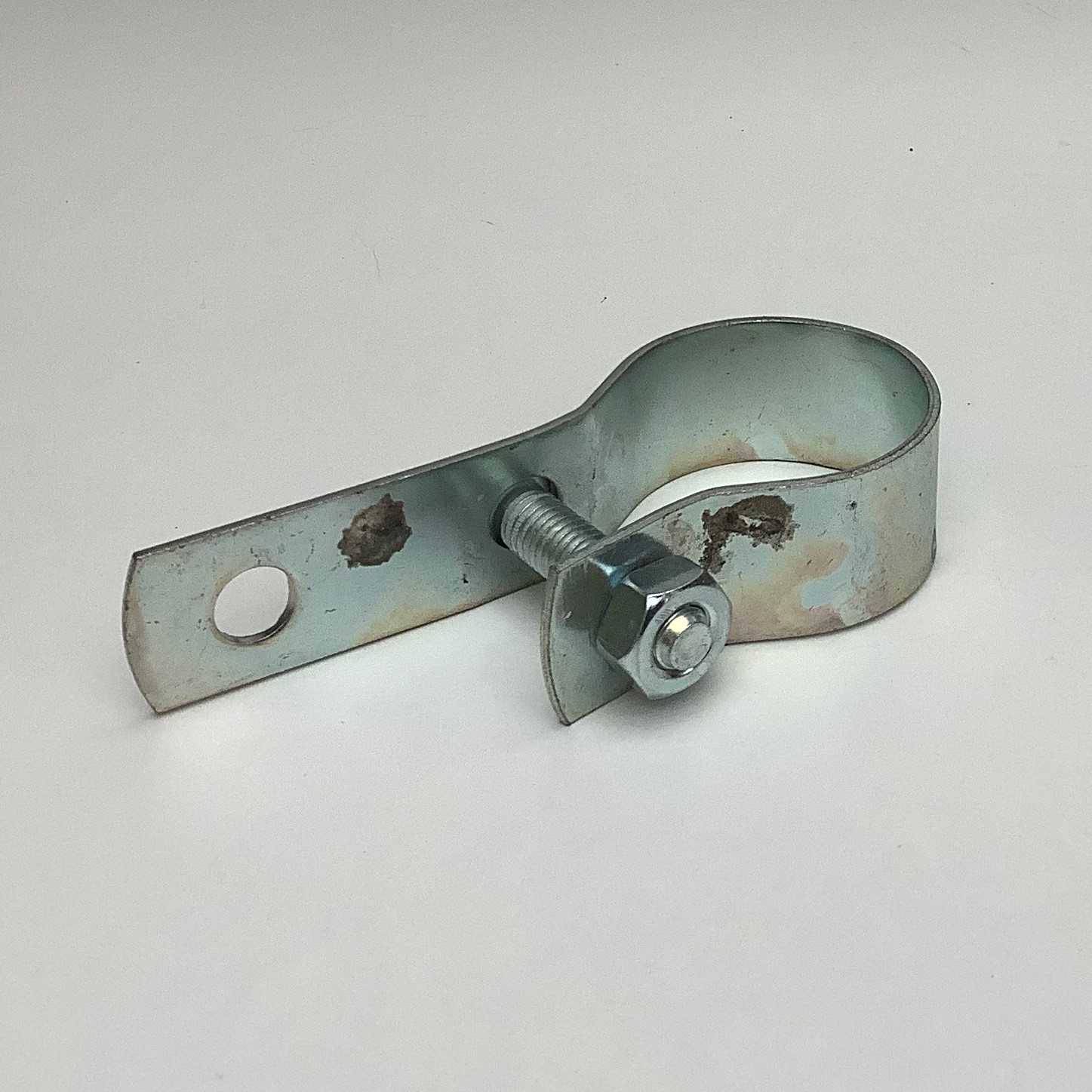 Montageschelle, 1" (33.7 mm), 33mm, asymmetrisch. GV, 102gr Schraube 1 x M10x30